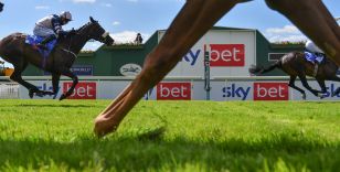 SKY BET EBOR FESTIVAL - THE HORSES ARE COMING...